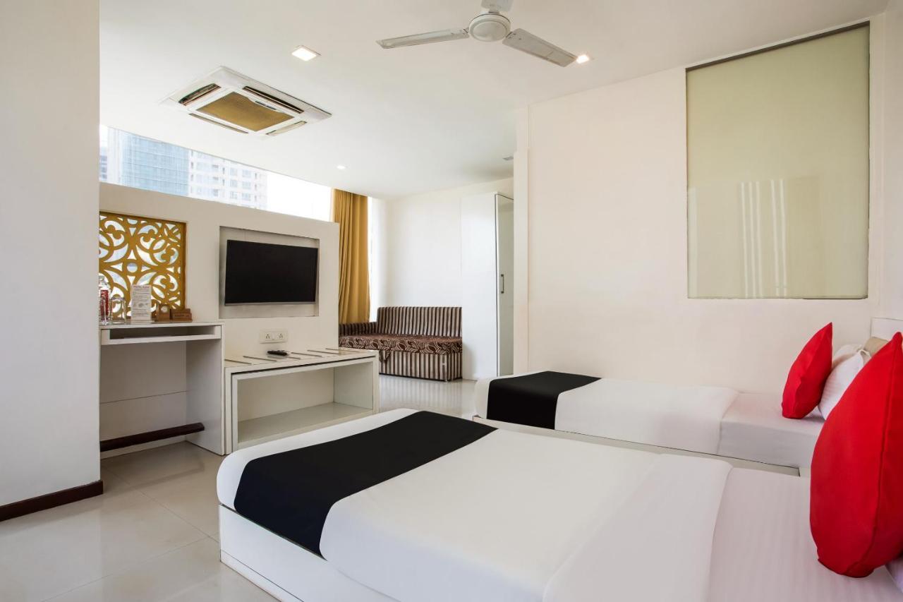 Capital O 35557 Hotel Aura Mumbai Exterior photo