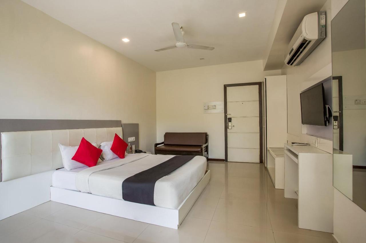 Capital O 35557 Hotel Aura Mumbai Exterior photo