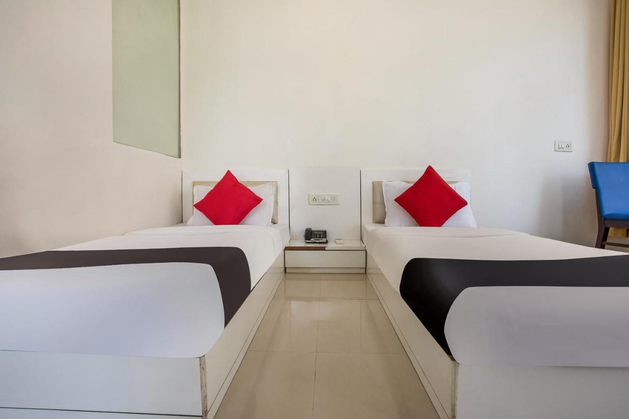 Capital O 35557 Hotel Aura Mumbai Exterior photo
