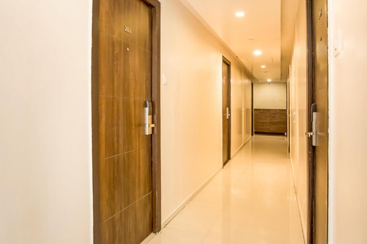 Capital O 35557 Hotel Aura Mumbai Exterior photo