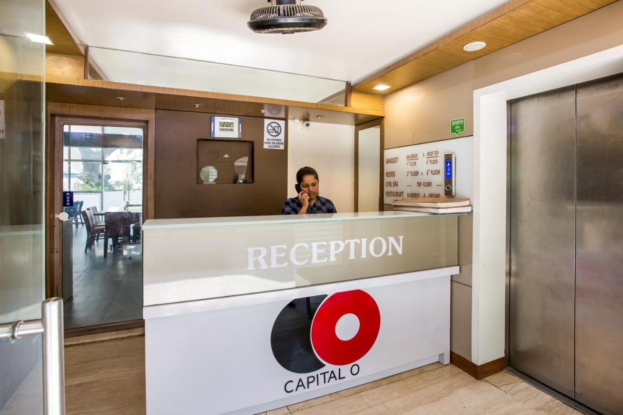 Capital O 35557 Hotel Aura Mumbai Exterior photo
