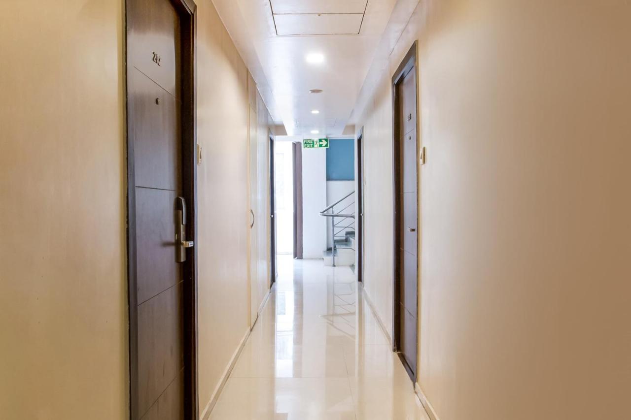 Capital O 35557 Hotel Aura Mumbai Exterior photo