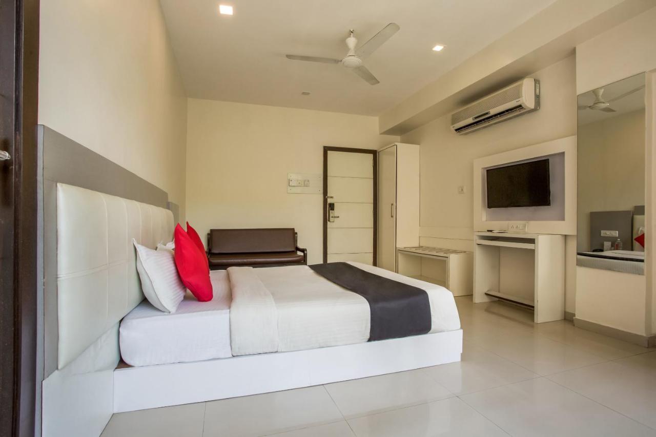 Capital O 35557 Hotel Aura Mumbai Exterior photo