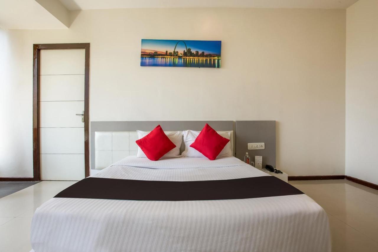 Capital O 35557 Hotel Aura Mumbai Exterior photo